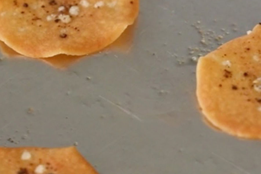 Black Pepper Quinoa Chips